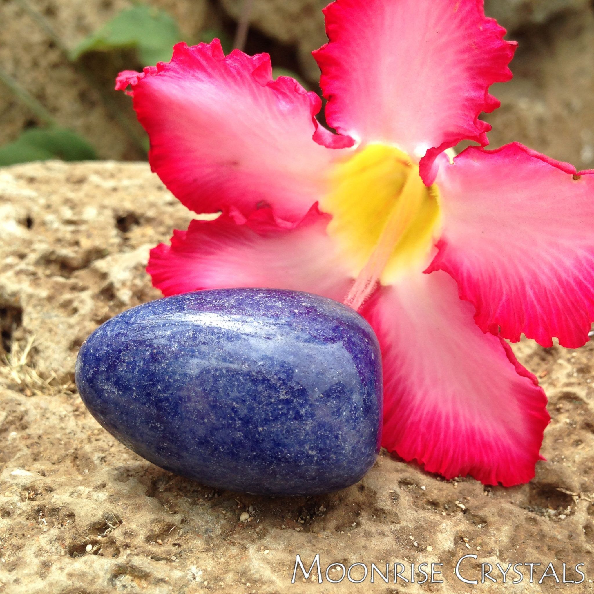 Dumortierite with pink flower