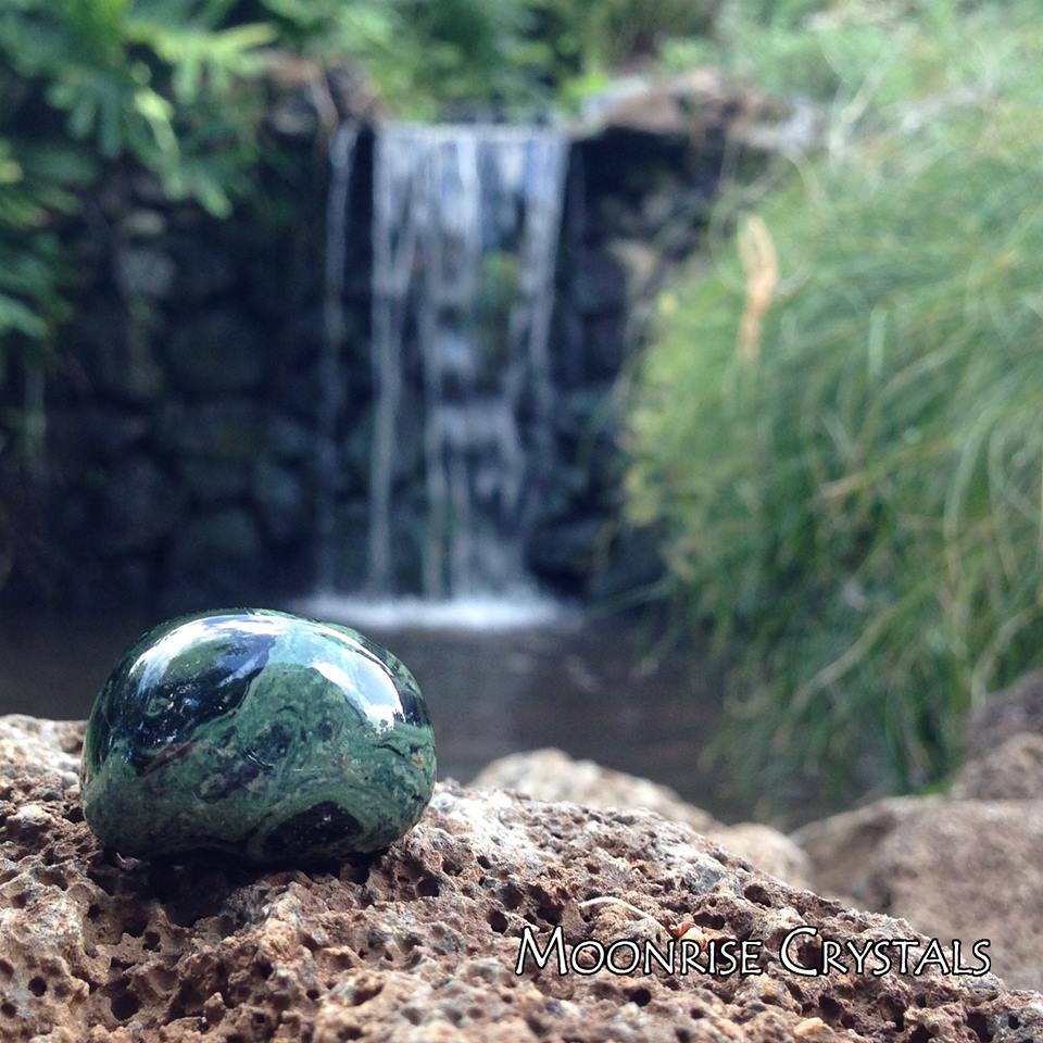 Kambaba Jasper in front of a waterfall