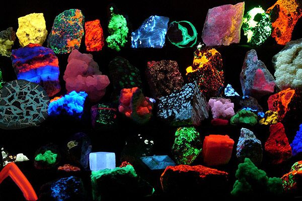 Fluorescent minerals Collection of Fluorescent Minerals under a black light