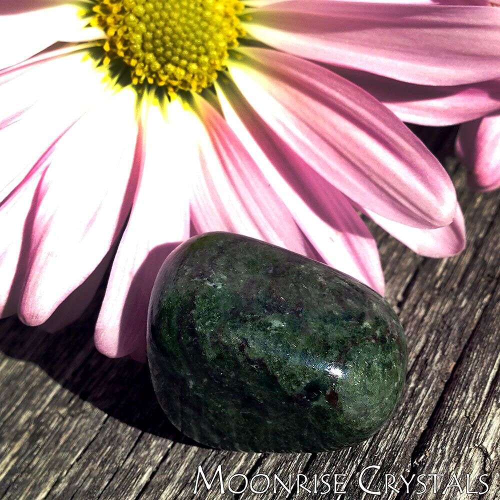 Uvarovite Garnet with pink daisy