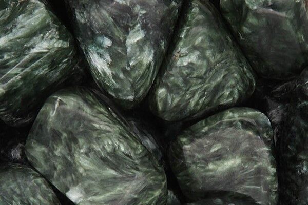 Close up of tumbled Seraphinite